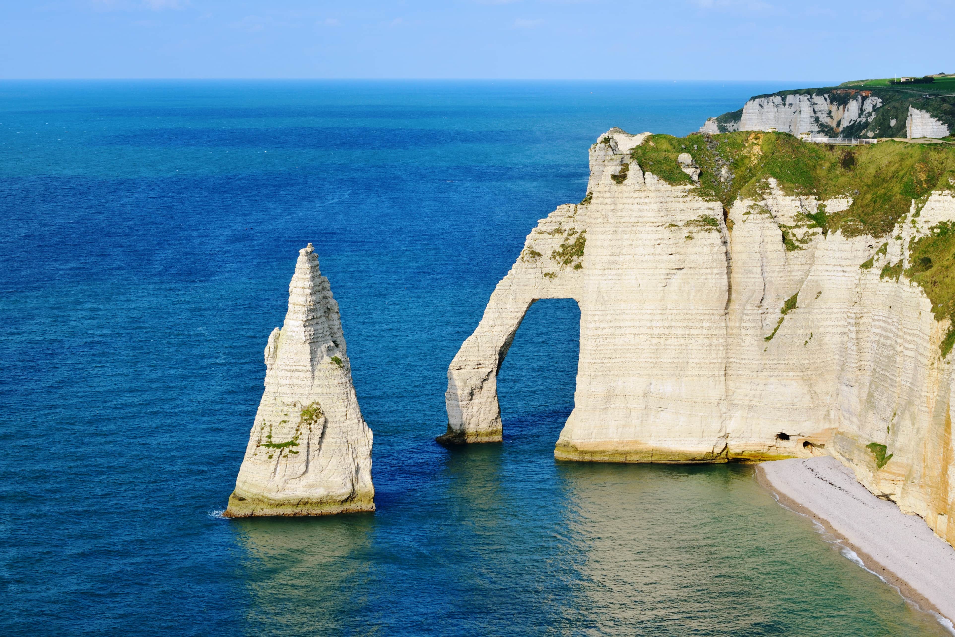 Étretat et ses falaises, à 35 min du gîte Le Clos des Pâquerettes à Yvetot