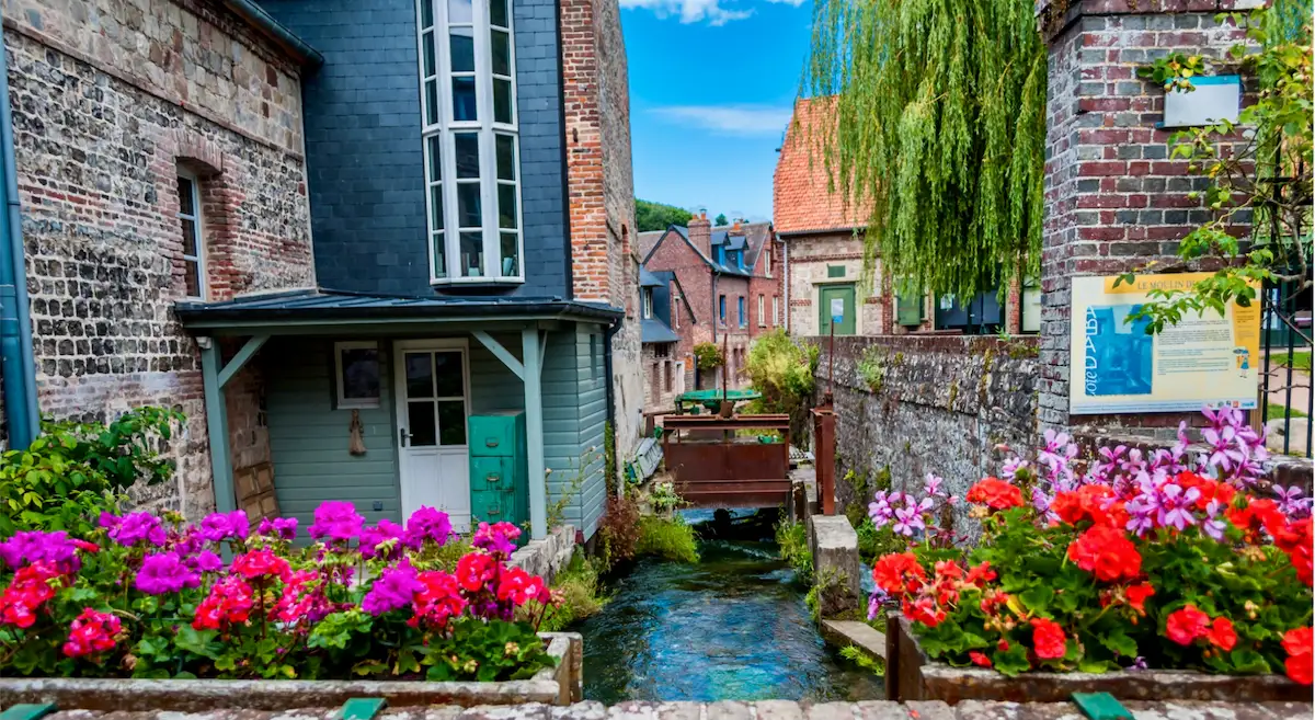 Veules-les-Roses, à 35 min du gîte Le Clos des Pâquerettes à Yvetot
